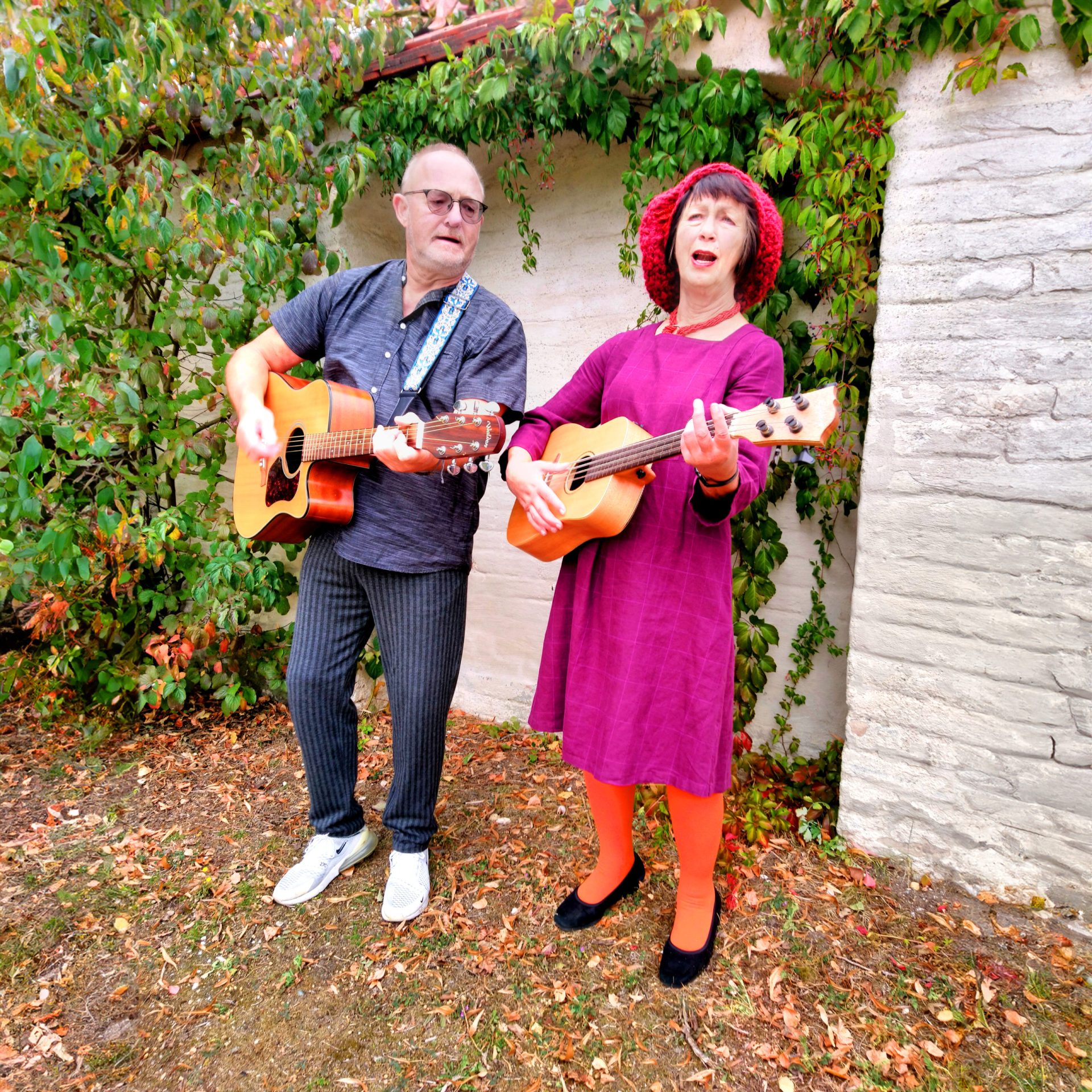 Auftritt von Christa Mayerhofer und Andy Bigos mit Gitarre udn Gesang